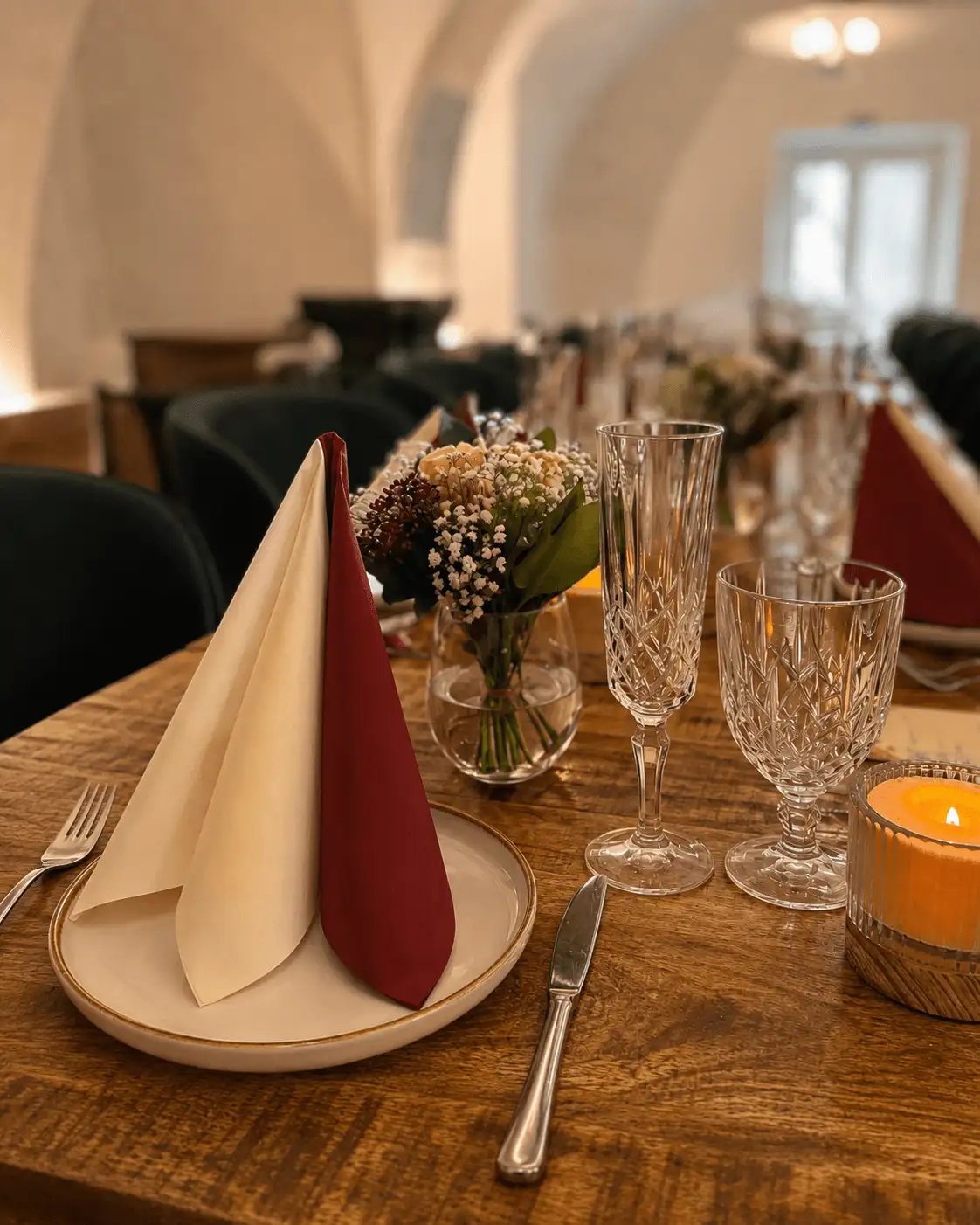 Prostřený stůl pro soukromou akci v restauraci v Plzni