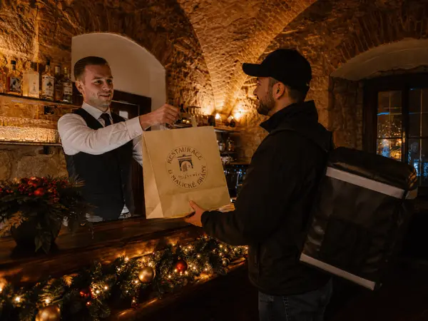 Rozvoz jídla z restaurace U Malické Brány v Plzni