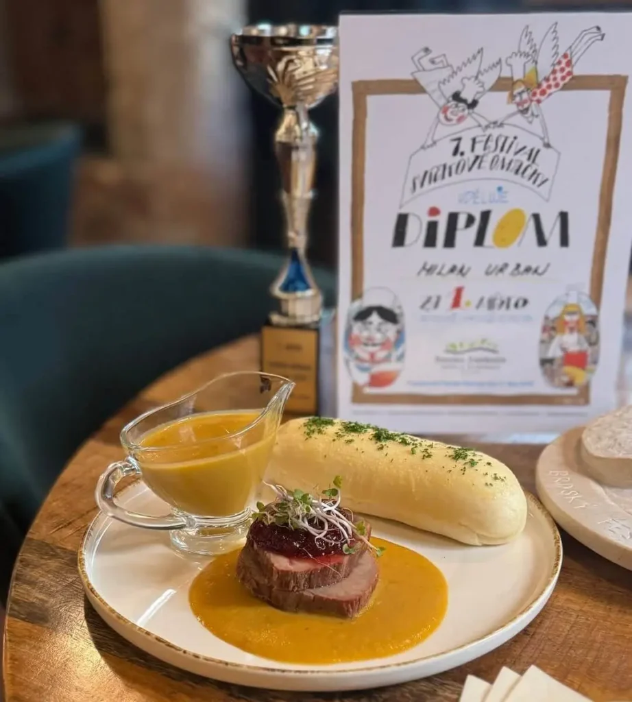Atmosféra restaurace v centru Plzně